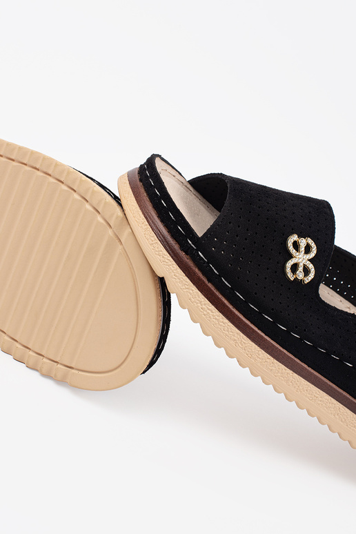 aukudega detailidega pehmed sandaalid... aukudega detailidega pehmed sandaalid...