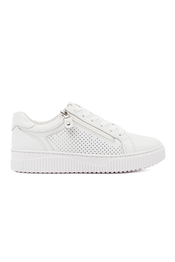 Valged värvi sneakers...