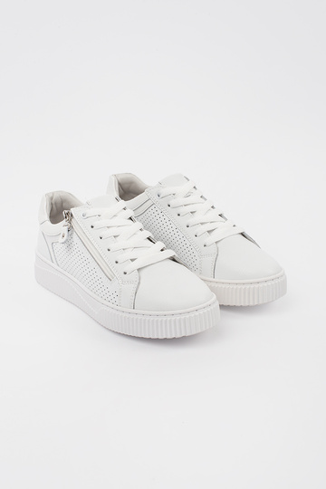 Valged värvi sneakers... 2