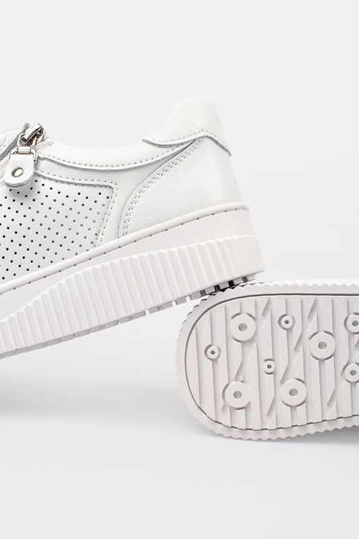 Valged värvi sneakers mudelijalatsid...