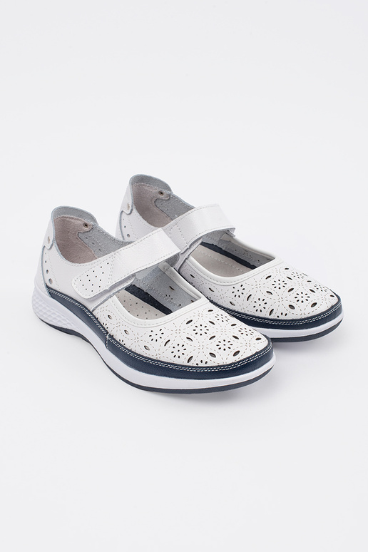 Ažuurne disainiga sandaalid valge ja... Ažuurne disainiga sandaalid valge ja...