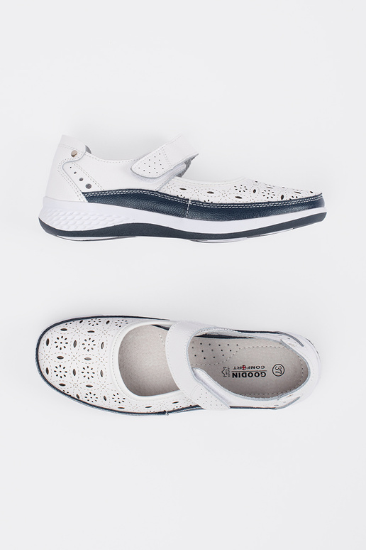 Ažuurne disainiga sandaalid valge ja... Ažuurne disainiga sandaalid valge ja...