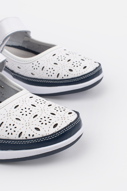 Ažuurne disainiga sandaalid valge ja... Ažuurne disainiga sandaalid valge ja...