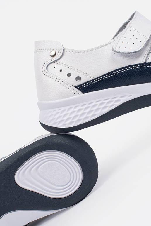 Ažuurne disainiga sandaalid valge ja... Ažuurne disainiga sandaalid valge ja...