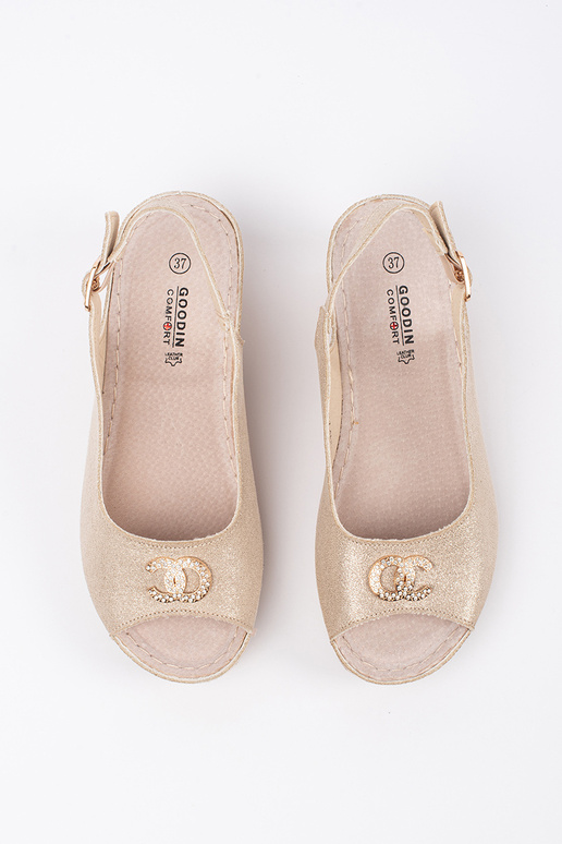 Elefantihalli värvi pleiatsandalid...