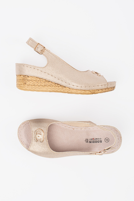 Elefantihalli värvi pleiatsandalid...