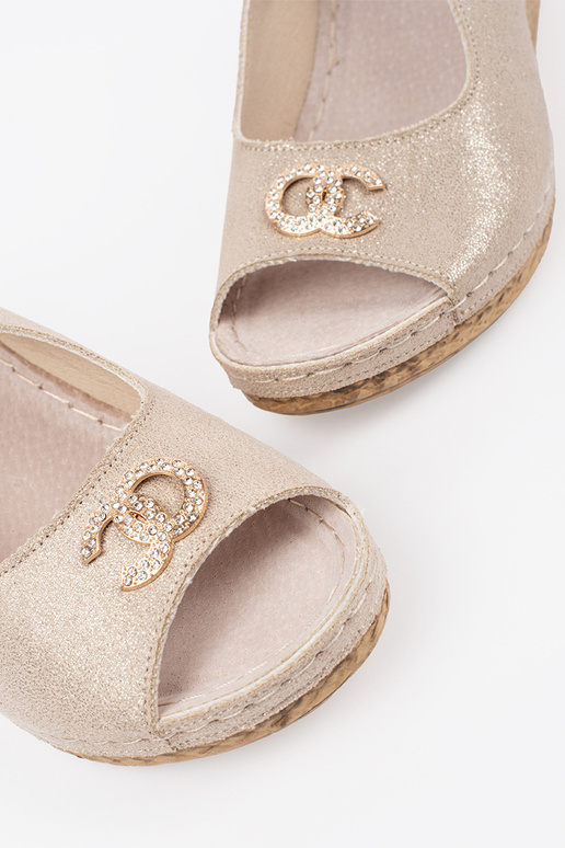 Elefantihalli värvi pleiatsandalid...