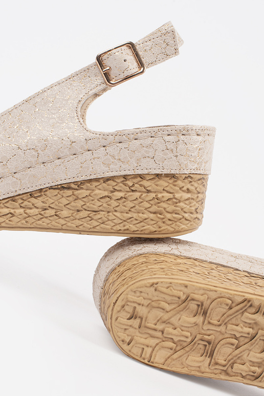 Liivakarva pleiatsandalid klambriga