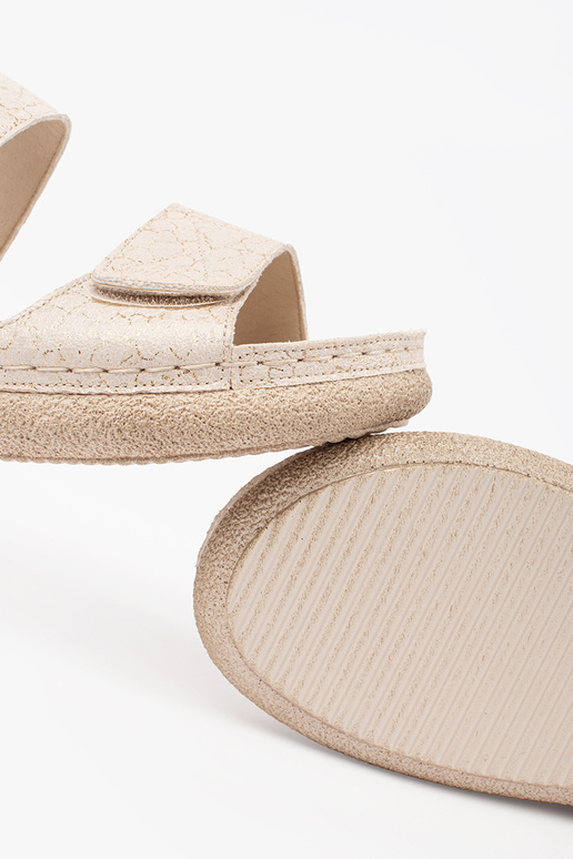 Elefantihalli värvi sandaalid...