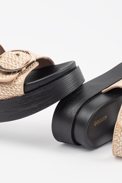 Platvormiga sandaalid...