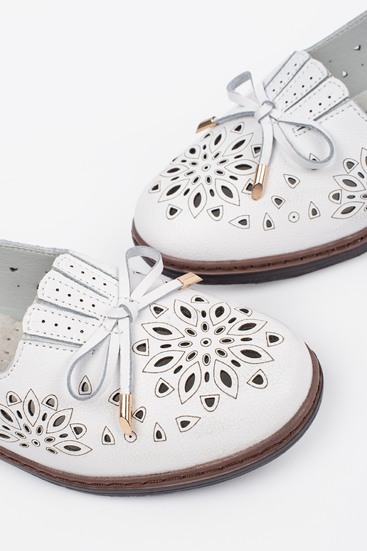 khaki värvi aukudega mokasiinid