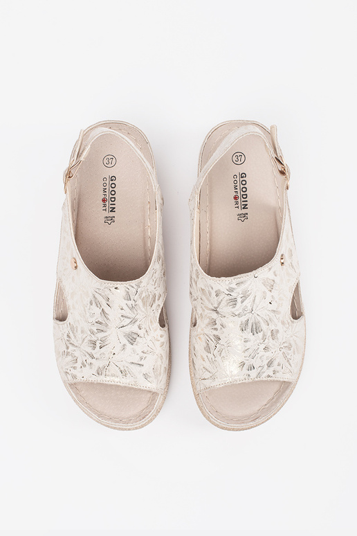 Kreemjas Lame Sandal Klambri Kõrval