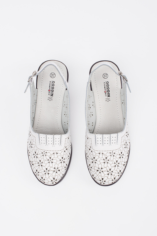 Valged värvi madala kontsaga sandaalid