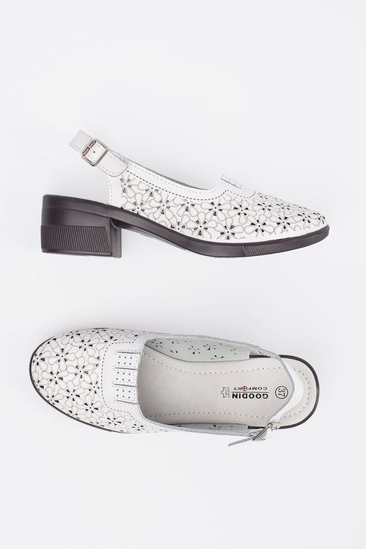 Valged värvi madala kontsaga sandaalid