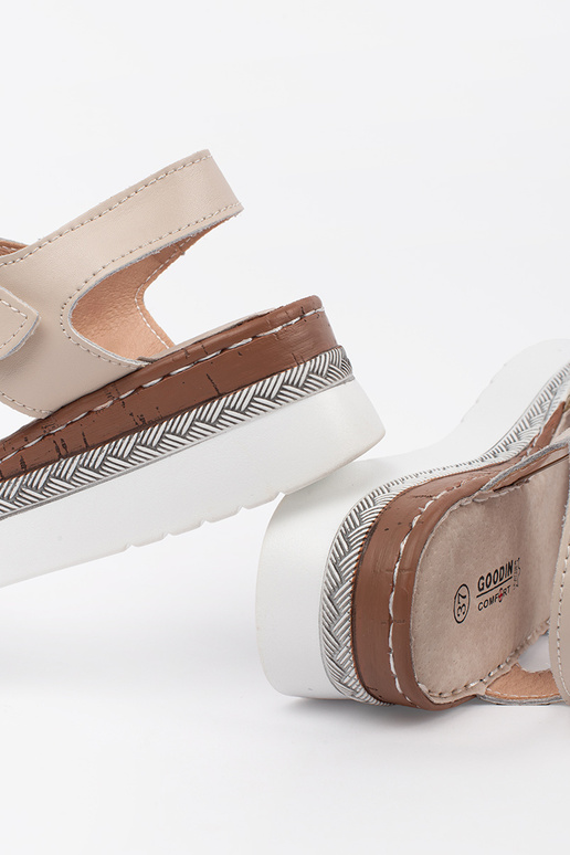 Kreemjas Sandal Platvormiga...