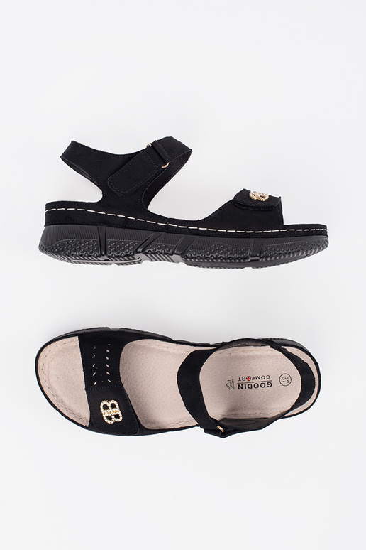 Mustade värvi sandaalid naistele