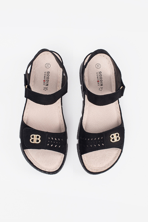 Mustade värvi sandaalid naistele