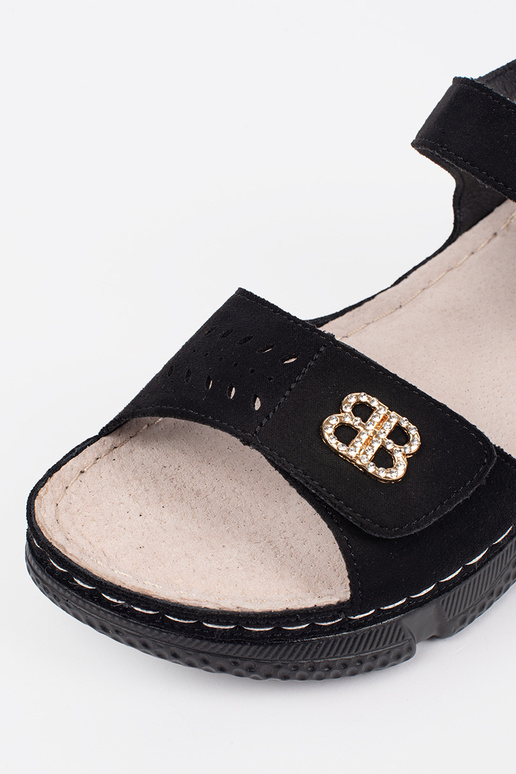 Mustade värvi sandaalid naistele