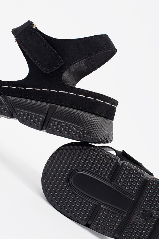 Mustade värvi sandaalid naistele