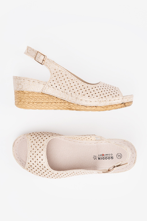 Liivakarva aukude mustriga sandaalid Liivakarva aukude mustriga sandaalid