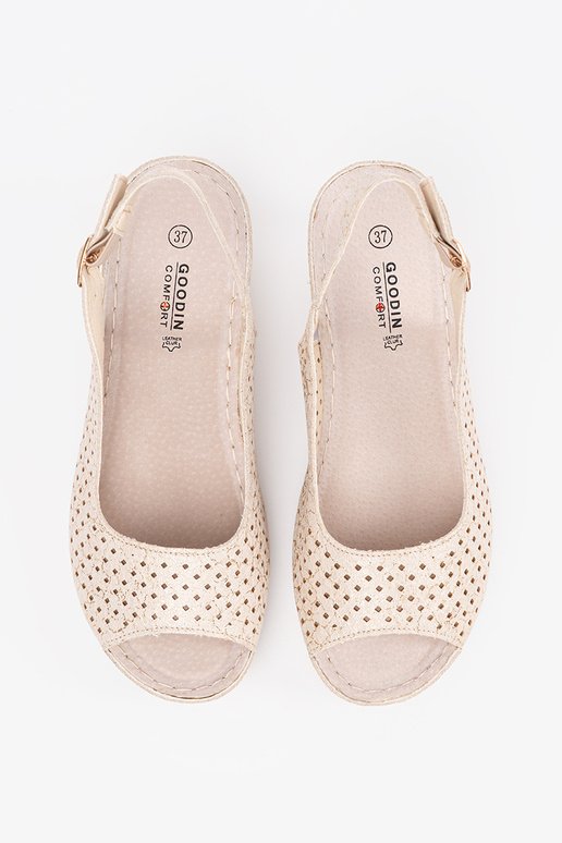 Liivakarva aukude mustriga sandaalid Liivakarva aukude mustriga sandaalid