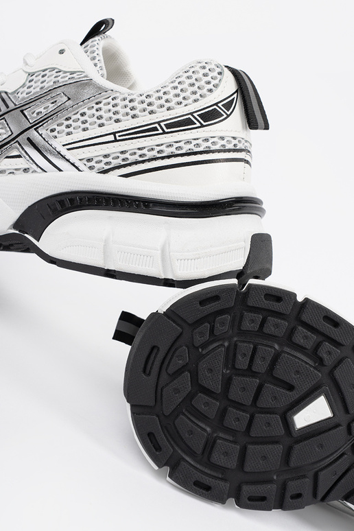 Naisterahvaste valged-mustad...