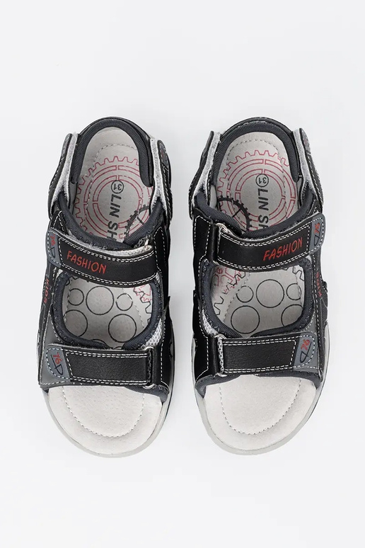 Mustad poiste sandaalid