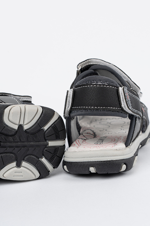 Mustad poiste sandaalid