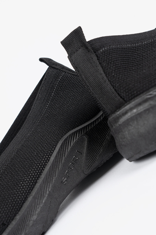 Mustade spordijalatsid...