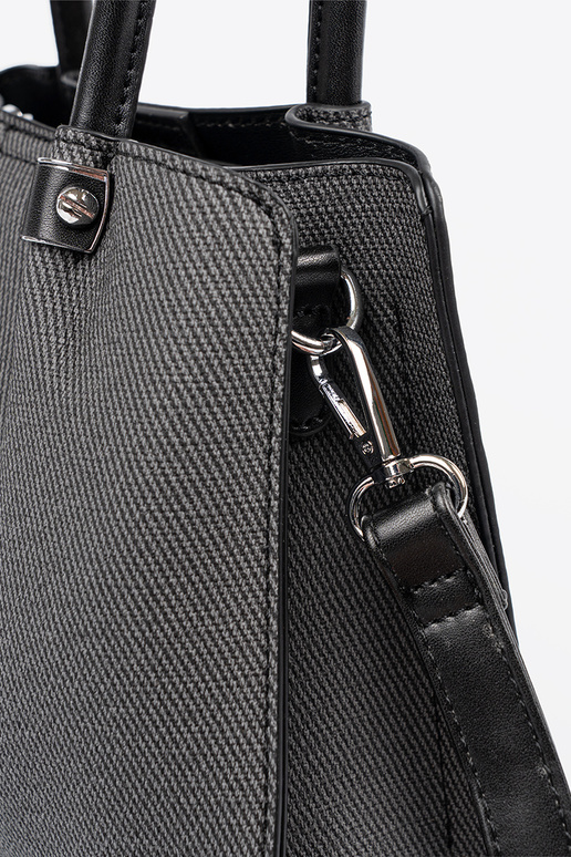 Must keskmise suurusega käekott...