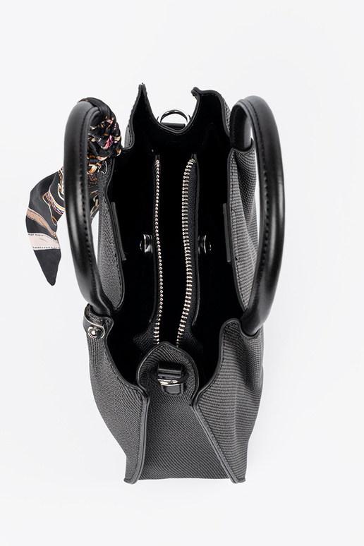 Must keskmise suurusega käekott...