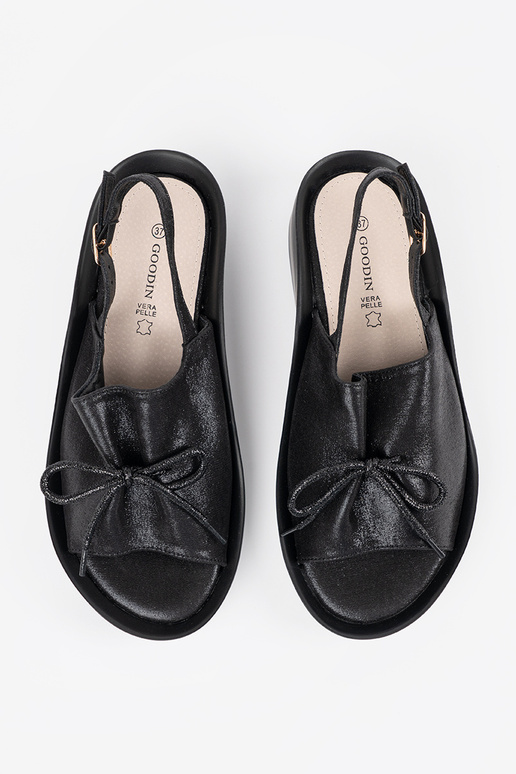 Mustad naiste sandaalid platvormil...