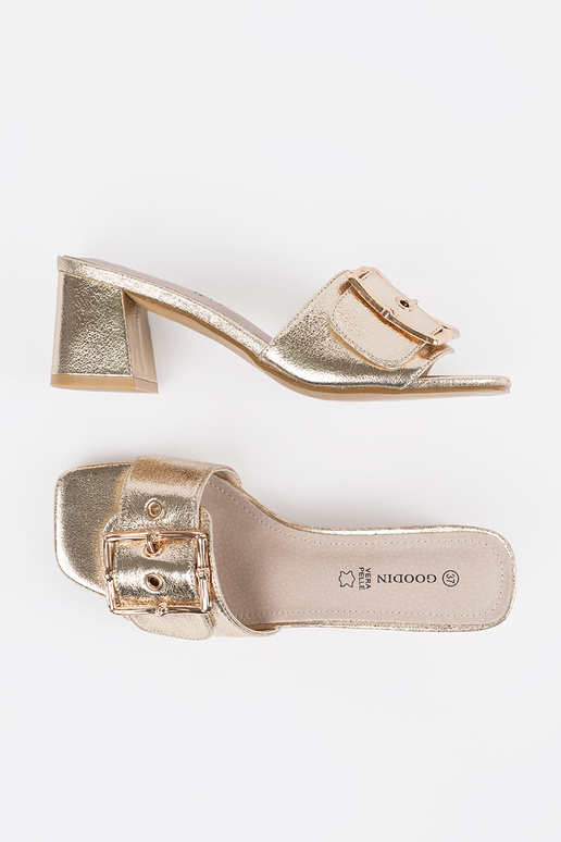 Naisterahvaste kuldse värvi sussid...