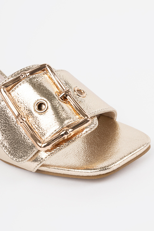 Naisterahvaste kuldse värvi sussid...