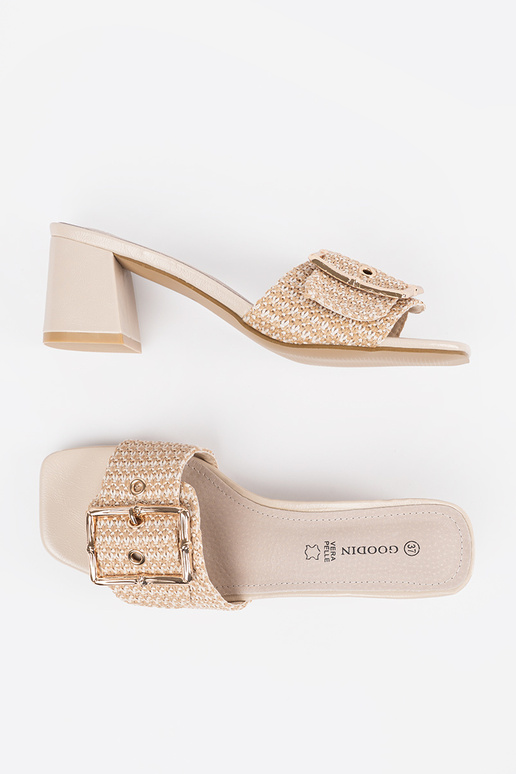 Naisterahvaste liivakarva sussid...