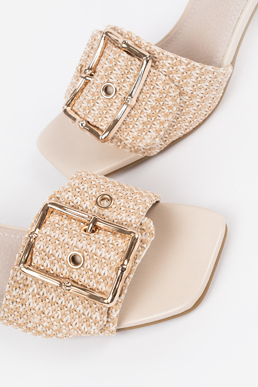 Naisterahvaste liivakarva sussid...