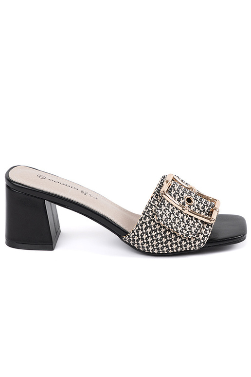 Naisterahvaste mustad-valged sussid...