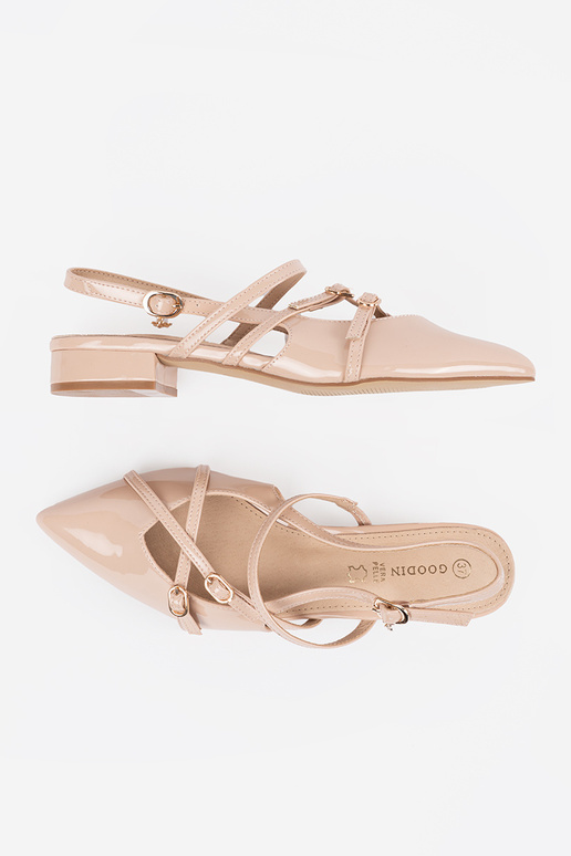 Läikivad naiste liivakarva kõrged...