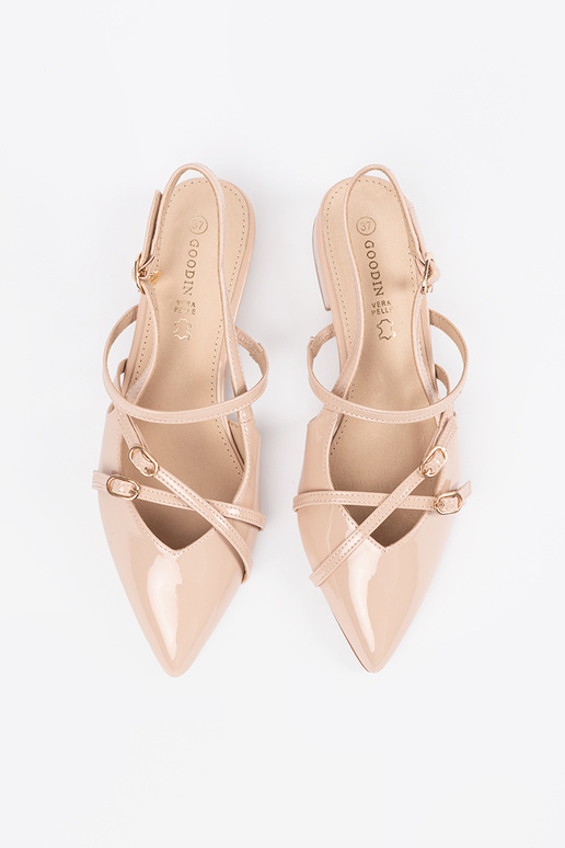 Läikivad naiste liivakarva kõrged...