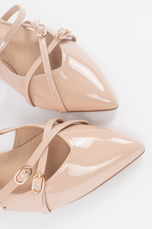 Läikivad naiste liivakarva kõrged...