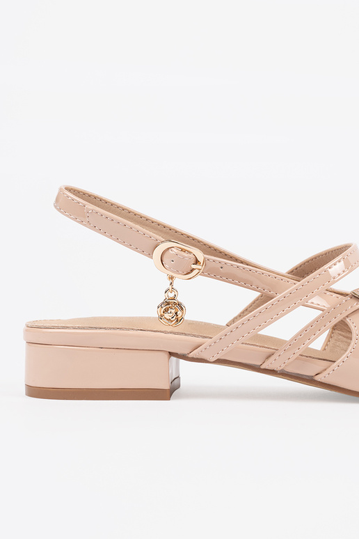 Läikivad naiste liivakarva kõrged...