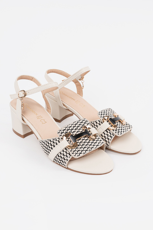 Naiste valged sandaalid keskmise...