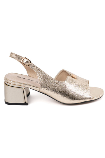 Kuldse värvi sametised...