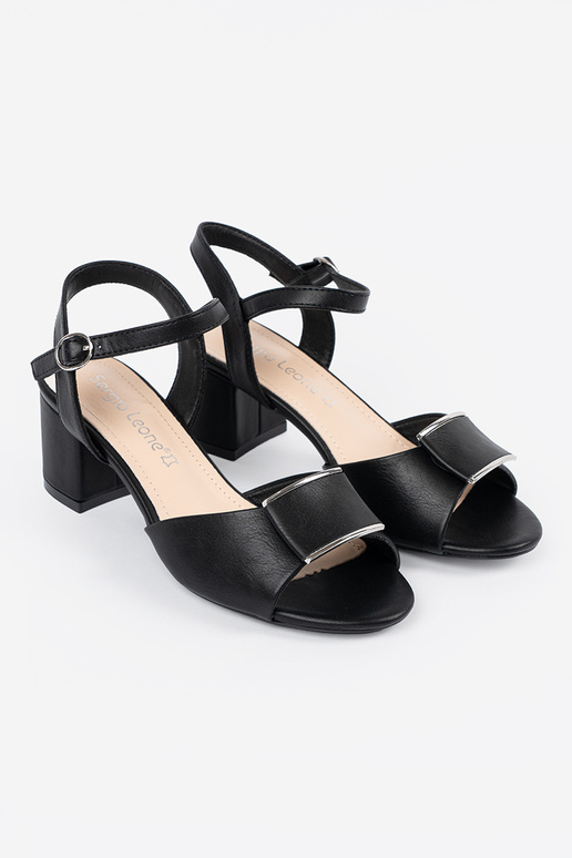 Naiste kontsaga sandaalid avatud...