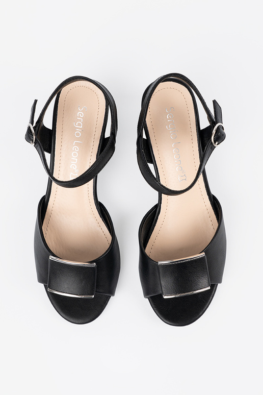 Naiste kontsaga sandaalid avatud...