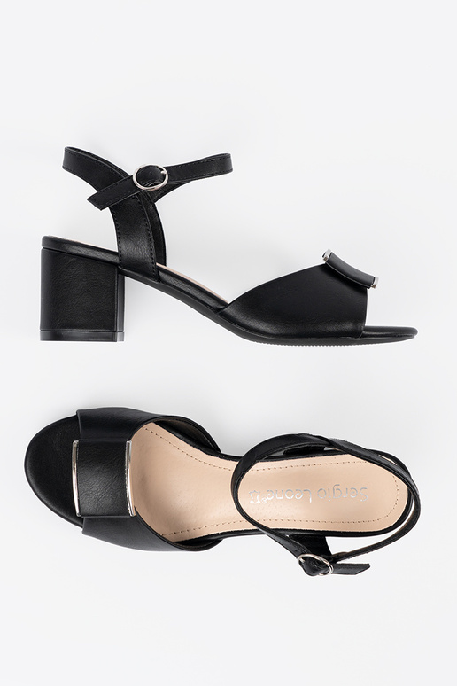 Naiste kontsaga sandaalid avatud...