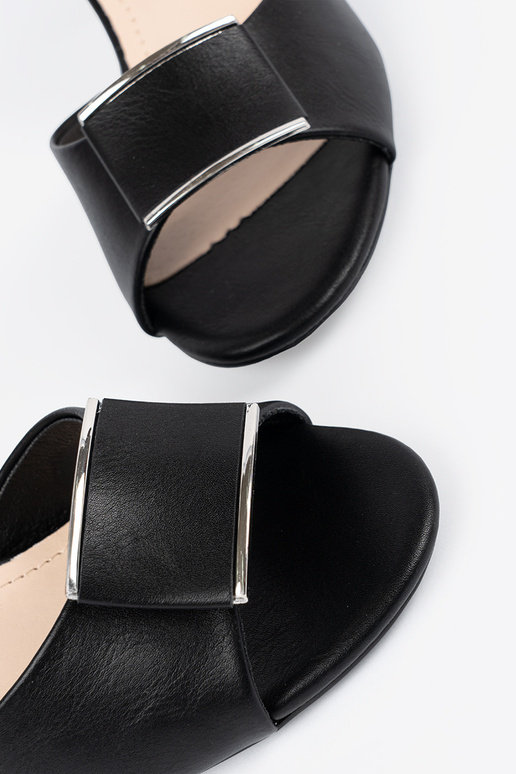 Naiste kontsaga sandaalid avatud...