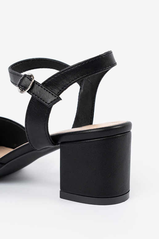 Naiste kontsaga sandaalid avatud...