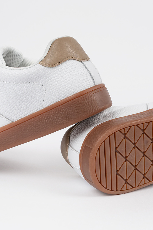 Valged sametist naiste spordijalatsid... Valged sametist naiste spordijalatsid...