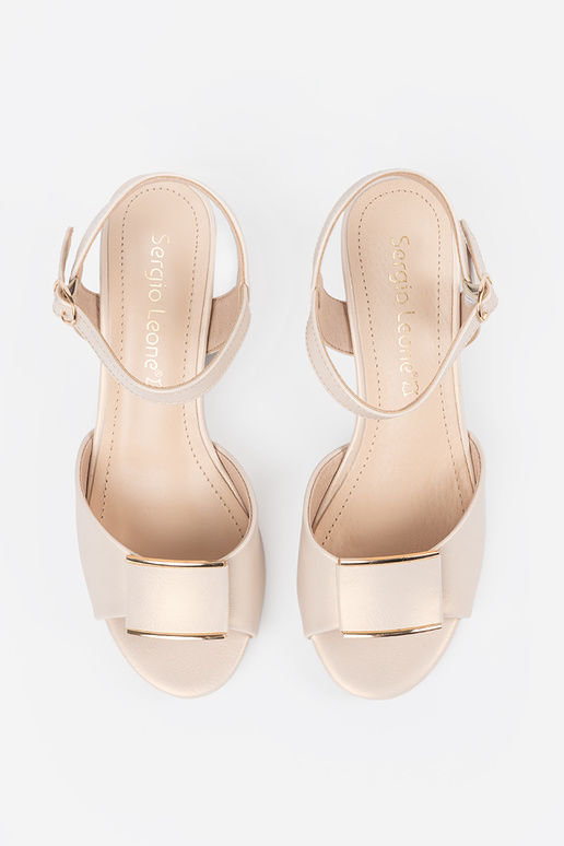 Pruunid naiste sandaalid madalal...